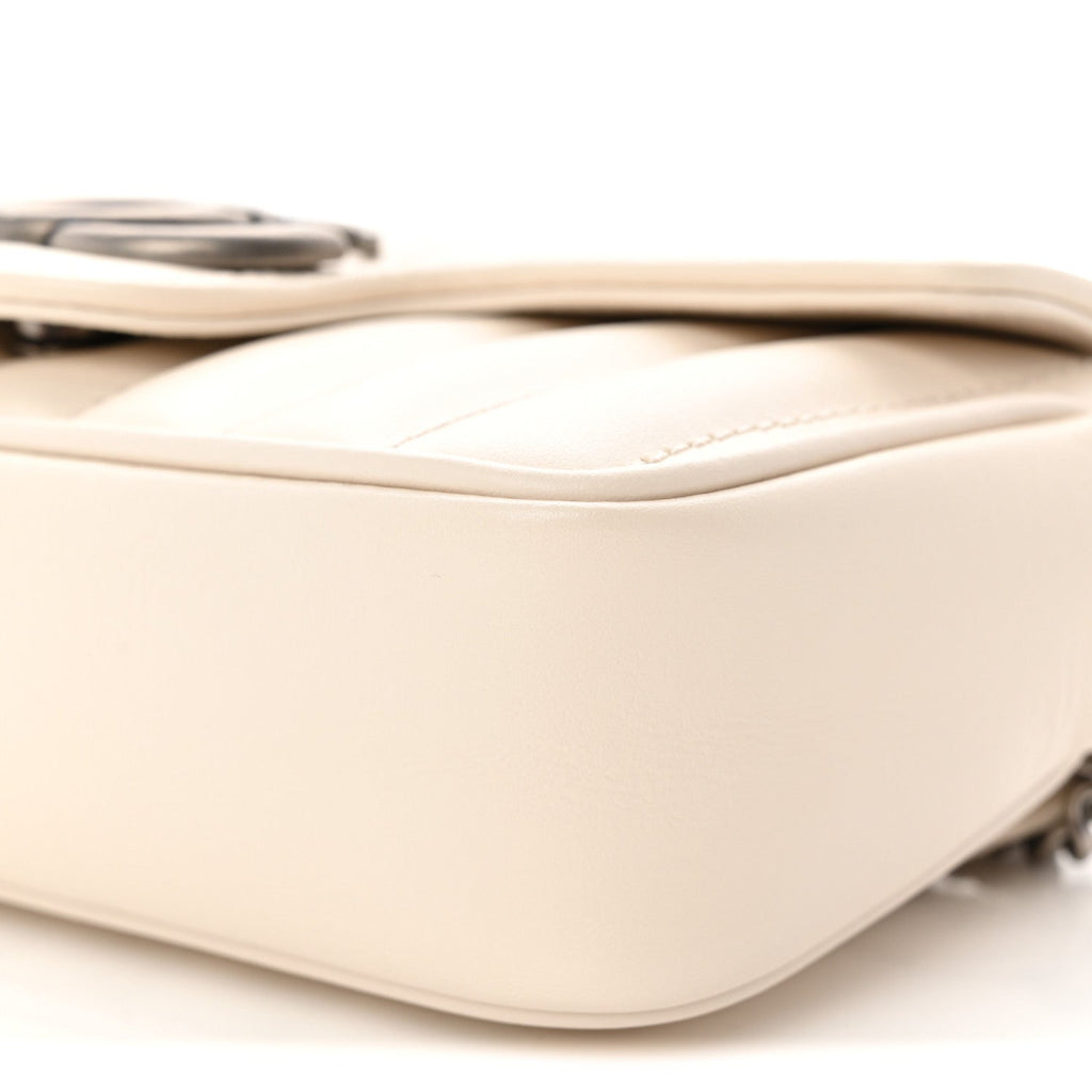Calfskin Matelasse Aria Super Mini GG Marmont Shoulder Bag Mystic White