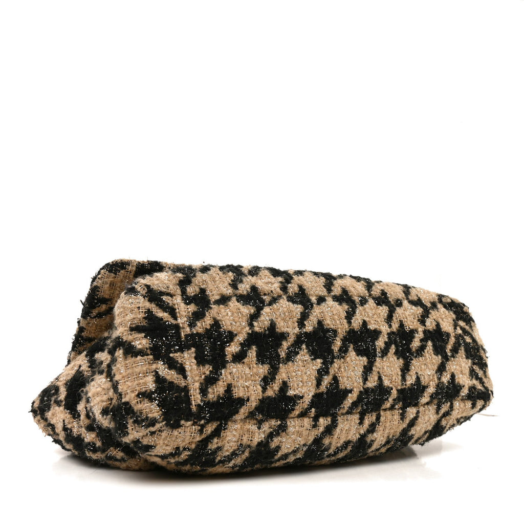Tweed Maxi Chanel 19 Flap Beige Black