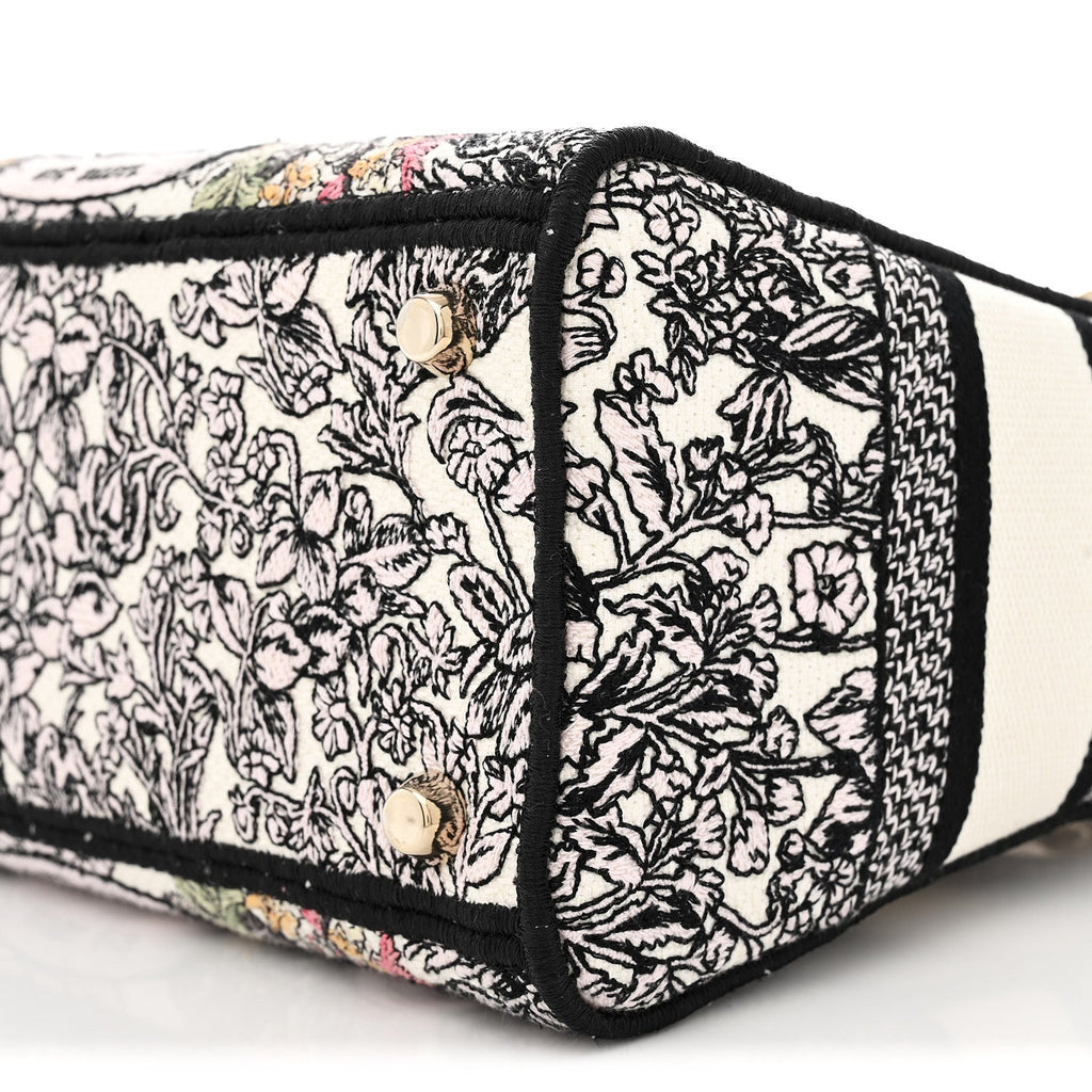 Canvas Around the World Embroidered Medium Lady D-Lite White Multicolor