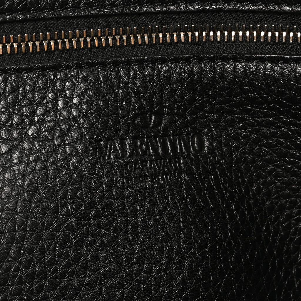 Pebbled Calfskin Medium Rockstud Tote Black