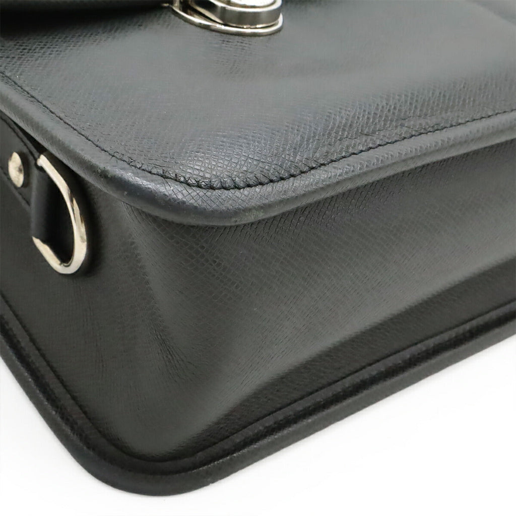Louis Vuitton Taiga Shoulder Bag