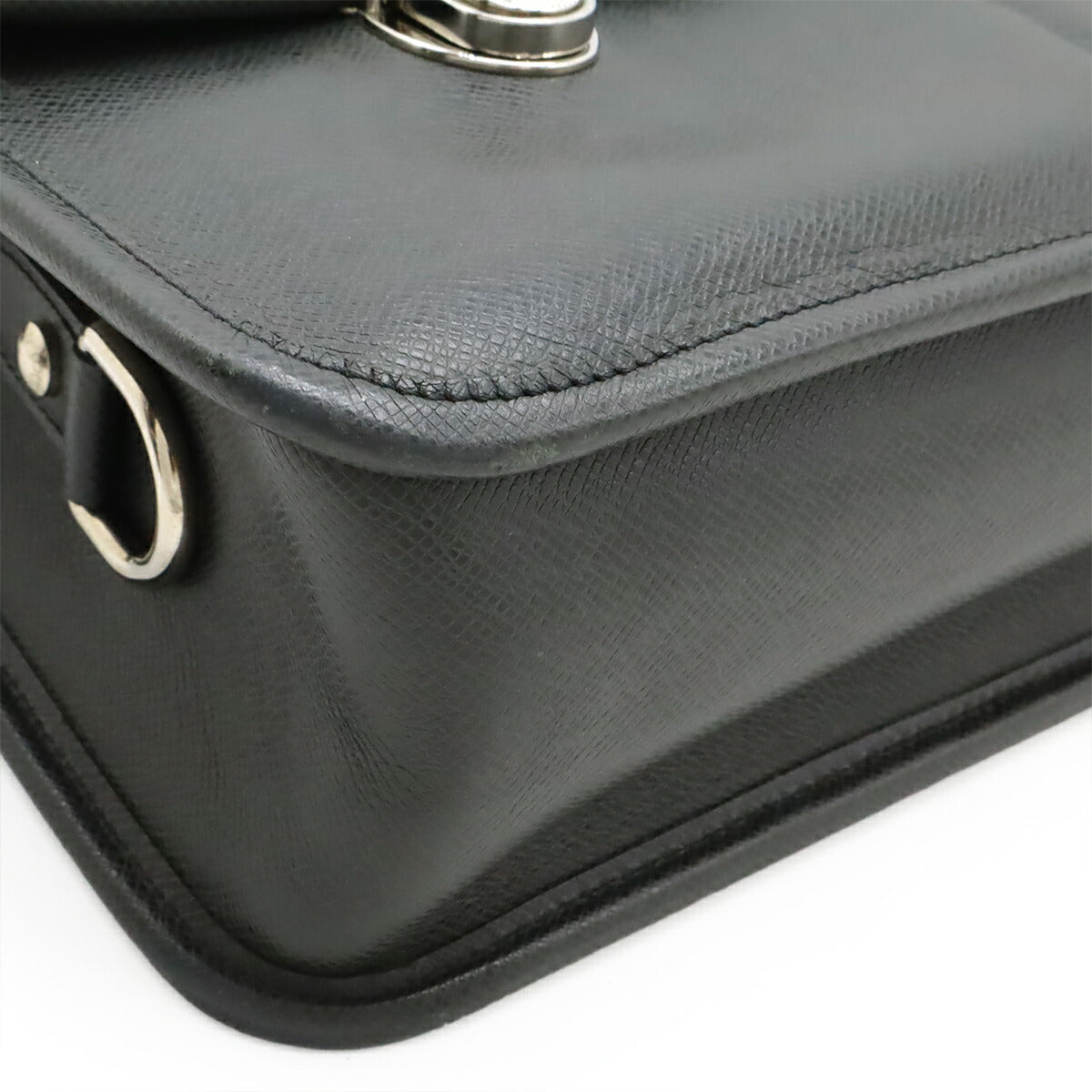 Louis Vuitton Taiga Shoulder Bag