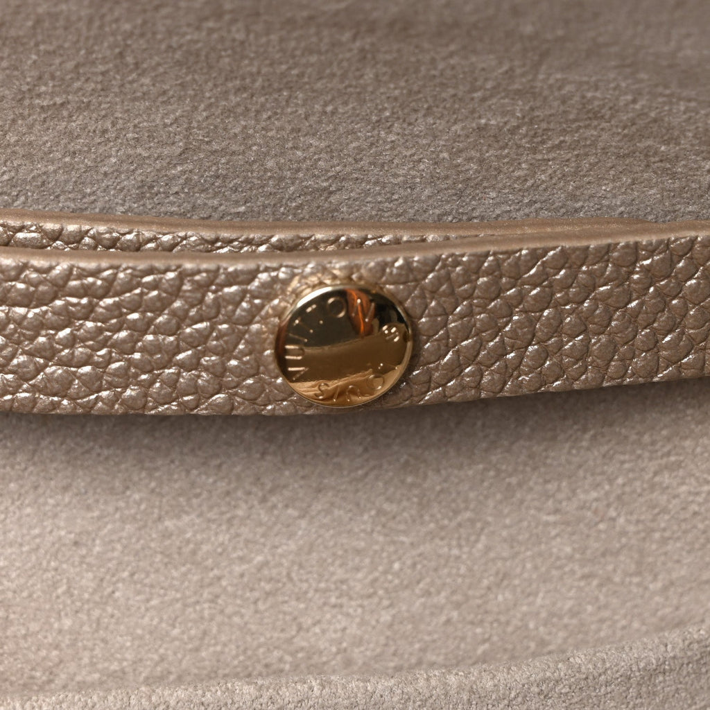 Epi Pochette Louise NM Champagne