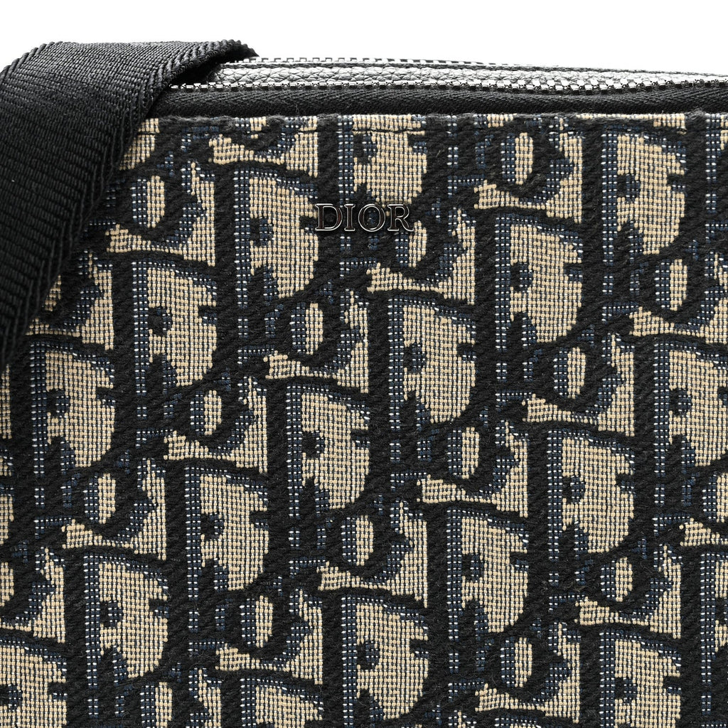 Oblique Messenger Pouch Black