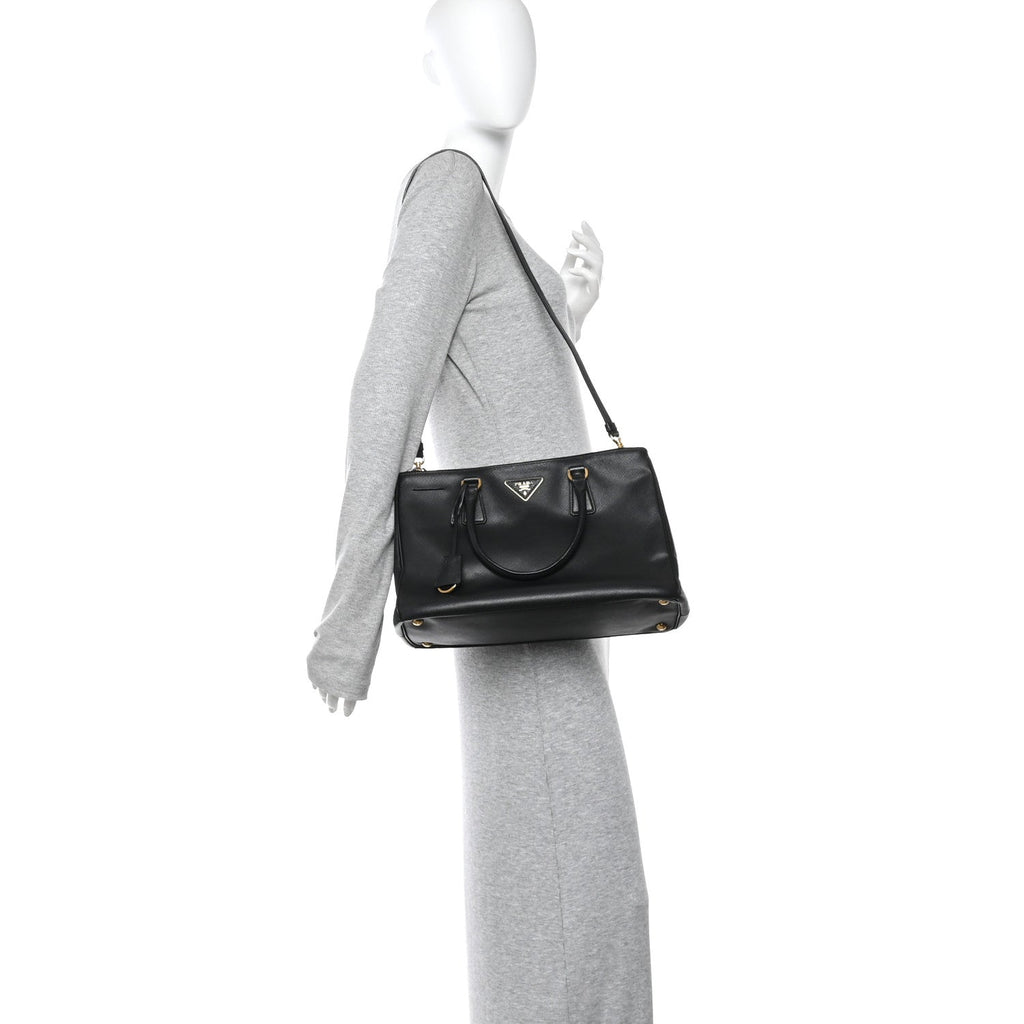 Saffiano Medium Galleria Double Zip Tote Black