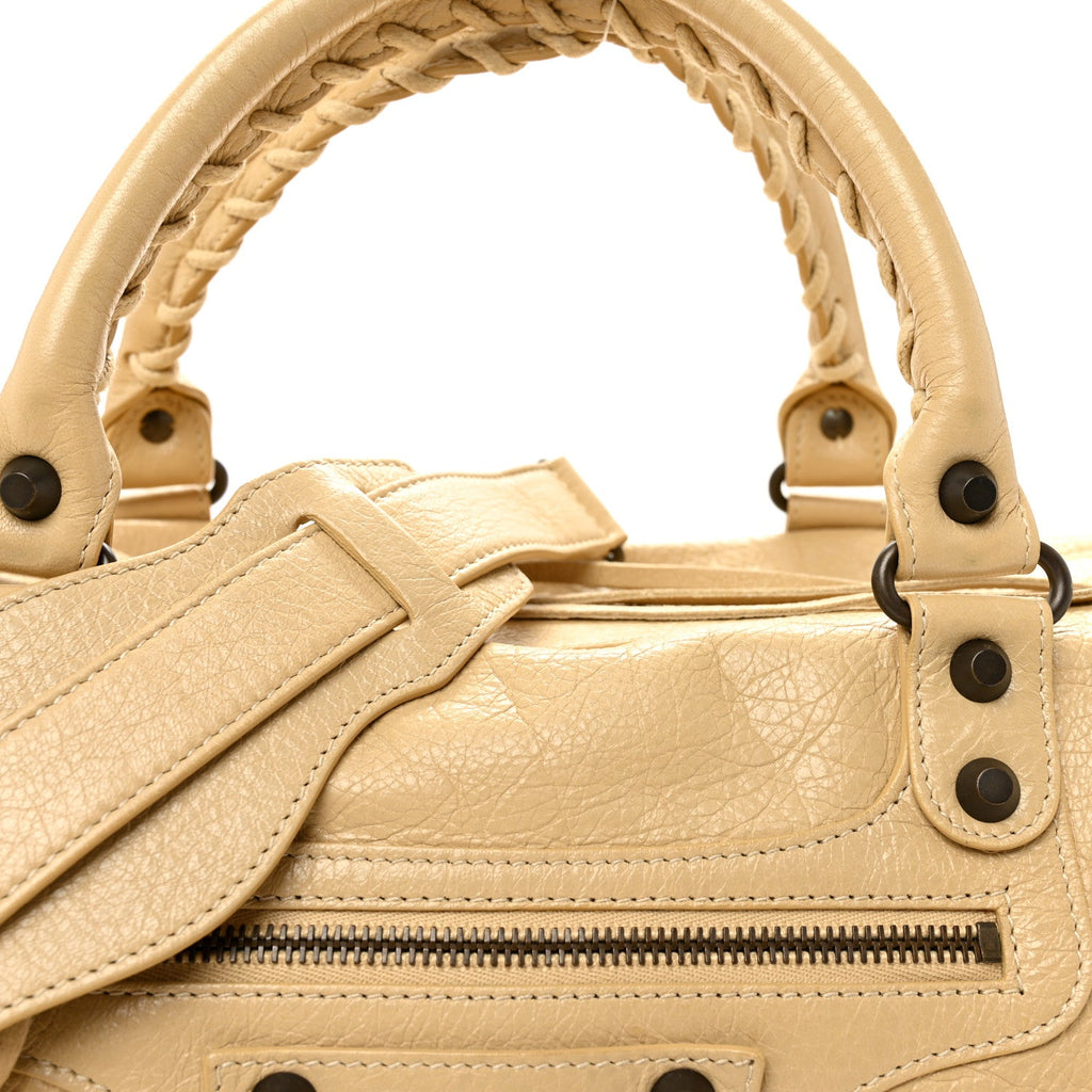 Agneau Classic Hardware Maxi Twiggy Beige Sahara