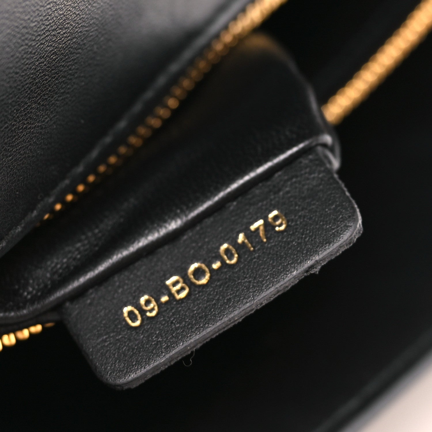 Calfskin 30 Montaigne Chain Pouch Black