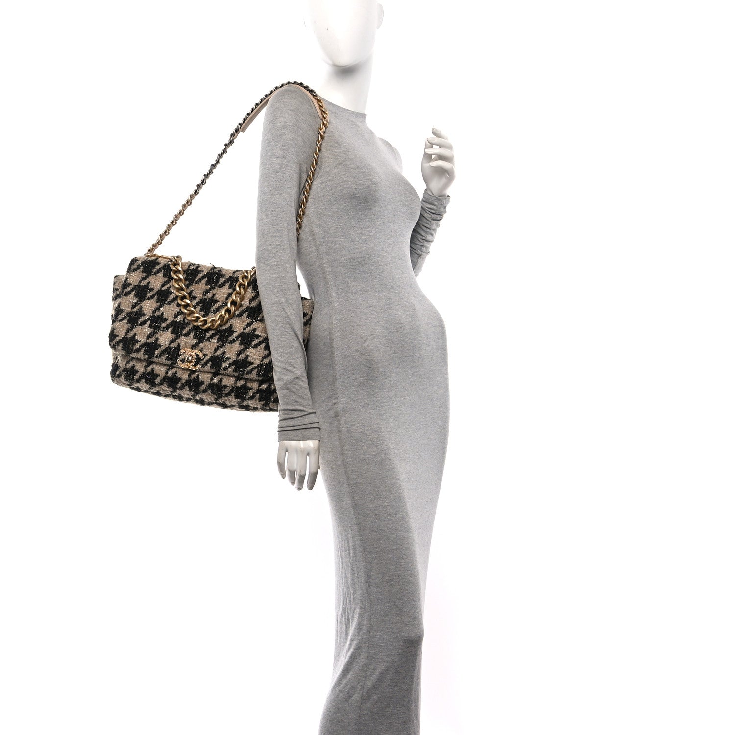 Tweed Maxi Chanel 19 Flap Beige Black