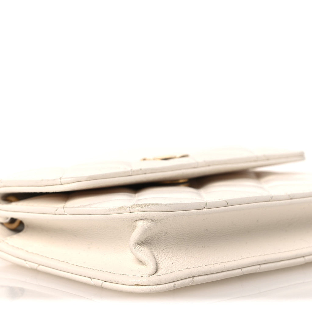 Lambskin Quilted Pearl Crush Clutch With Chain White
