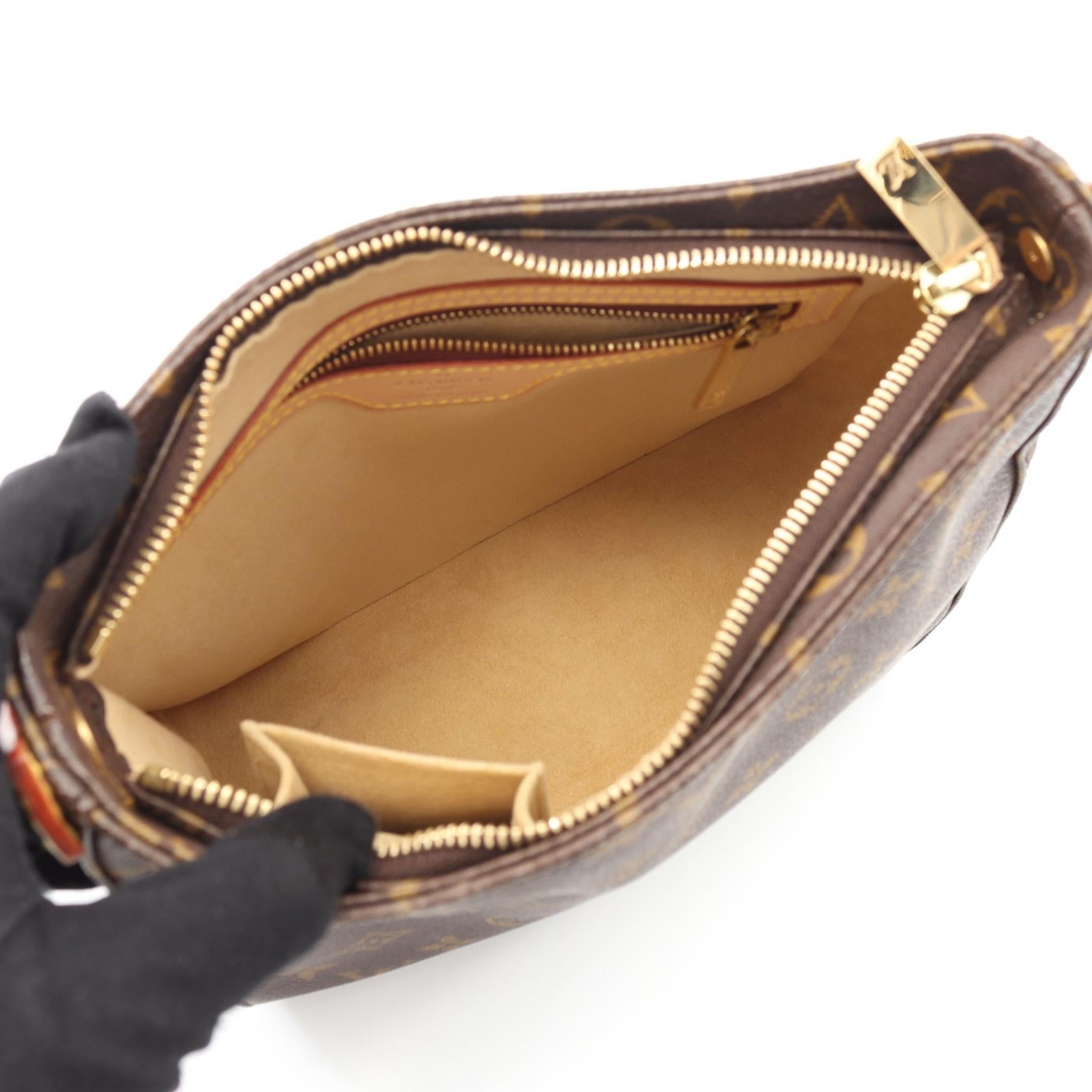Louis Vuitton Looping MM Monogram Shoulder Bag