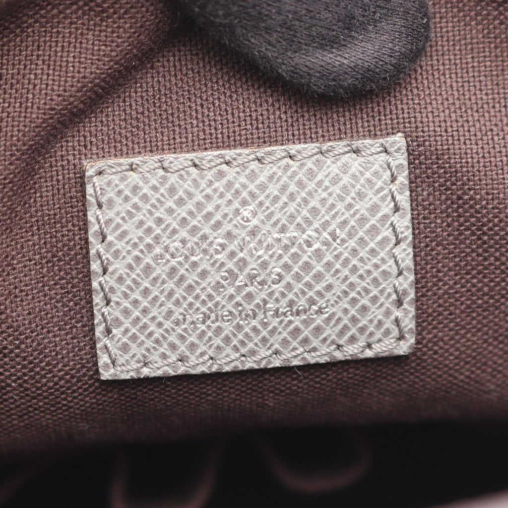 Louis Vuitton Sasha Taiga Leather Shoulder Bag