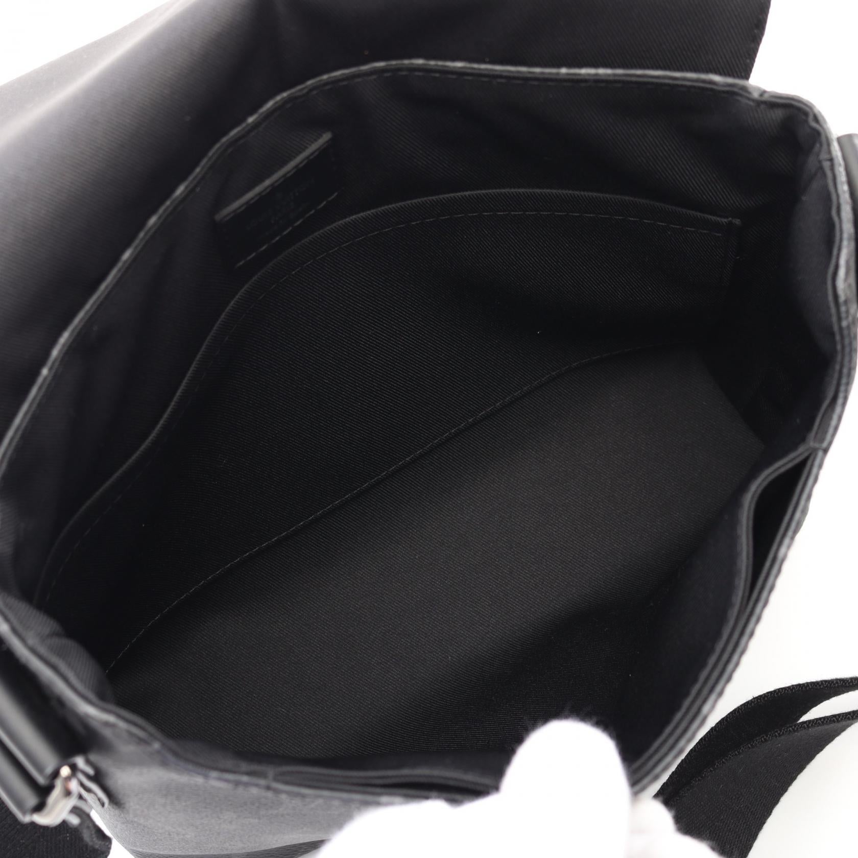 Louis Vuitton District PM NM Monogram Shoulder Bag