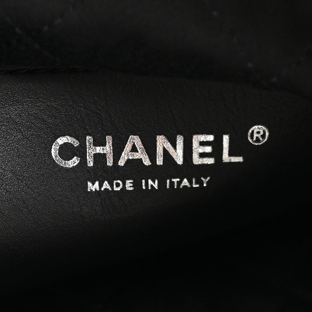 Shiny Calfskin Quilted Mini Chanel 22 White Black