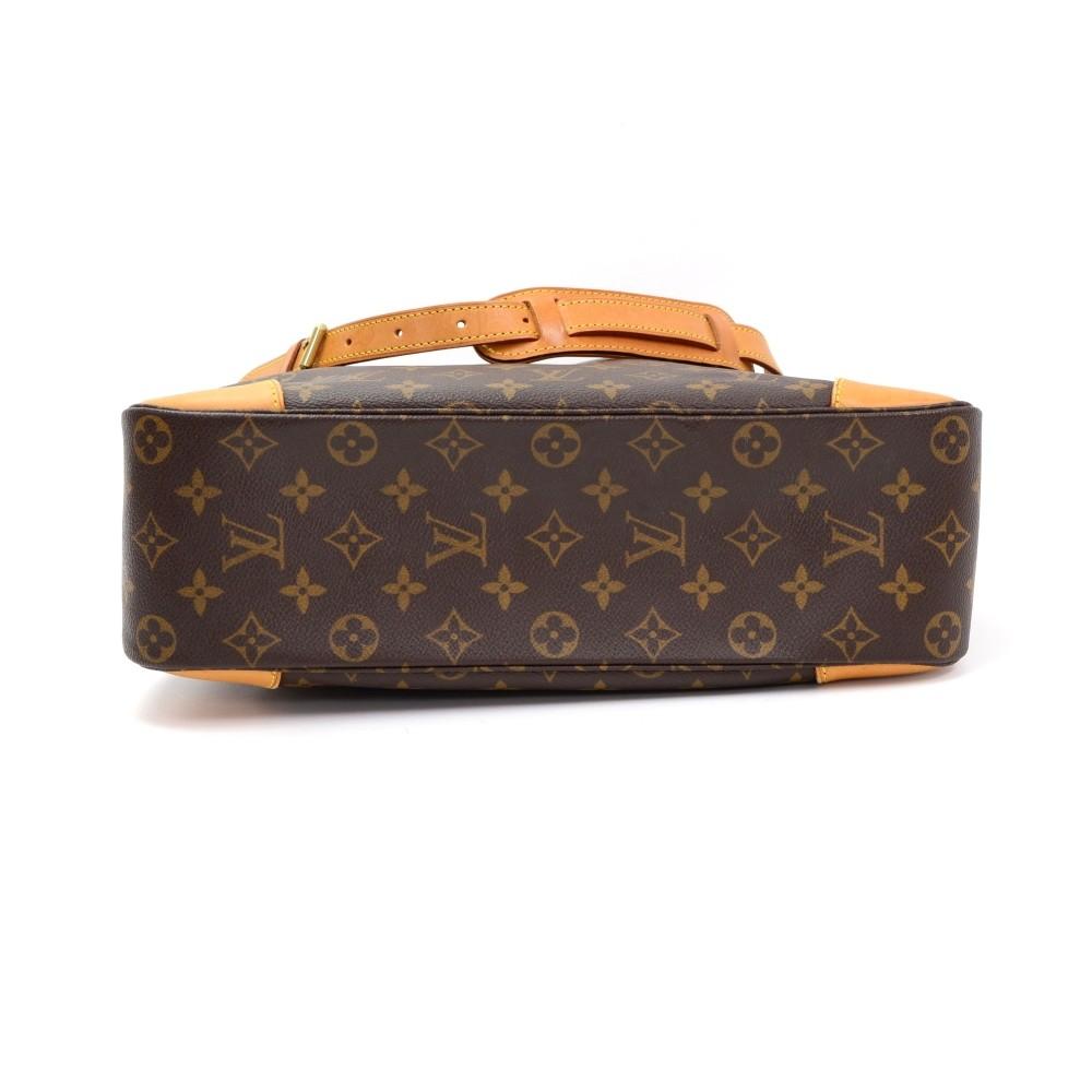 Louis Vuitto Boulogne GM Shoulder Bag