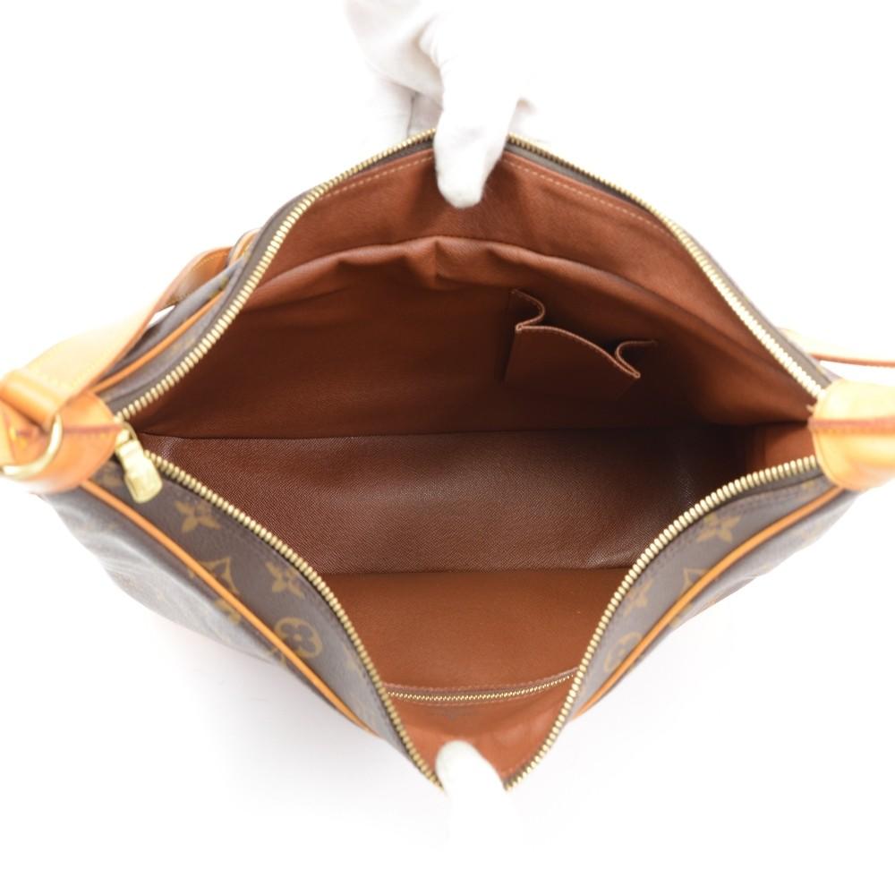 Louis Vuitto Boulogne GM Shoulder Bag