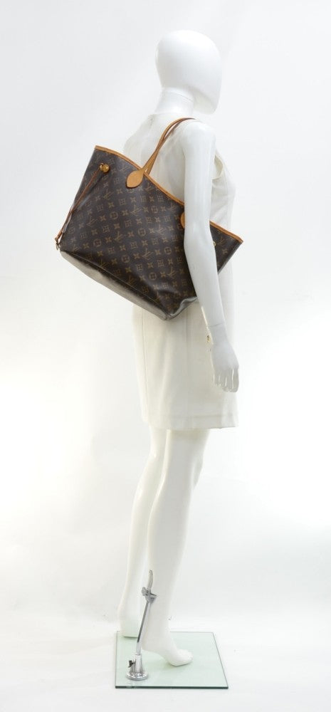 Louis Vuitto Neverfull MM Shoulder Bag