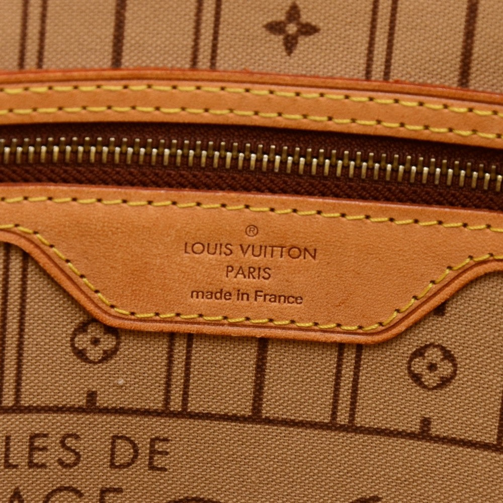 Louis Vuitto Neverfull MM Shoulder Bag