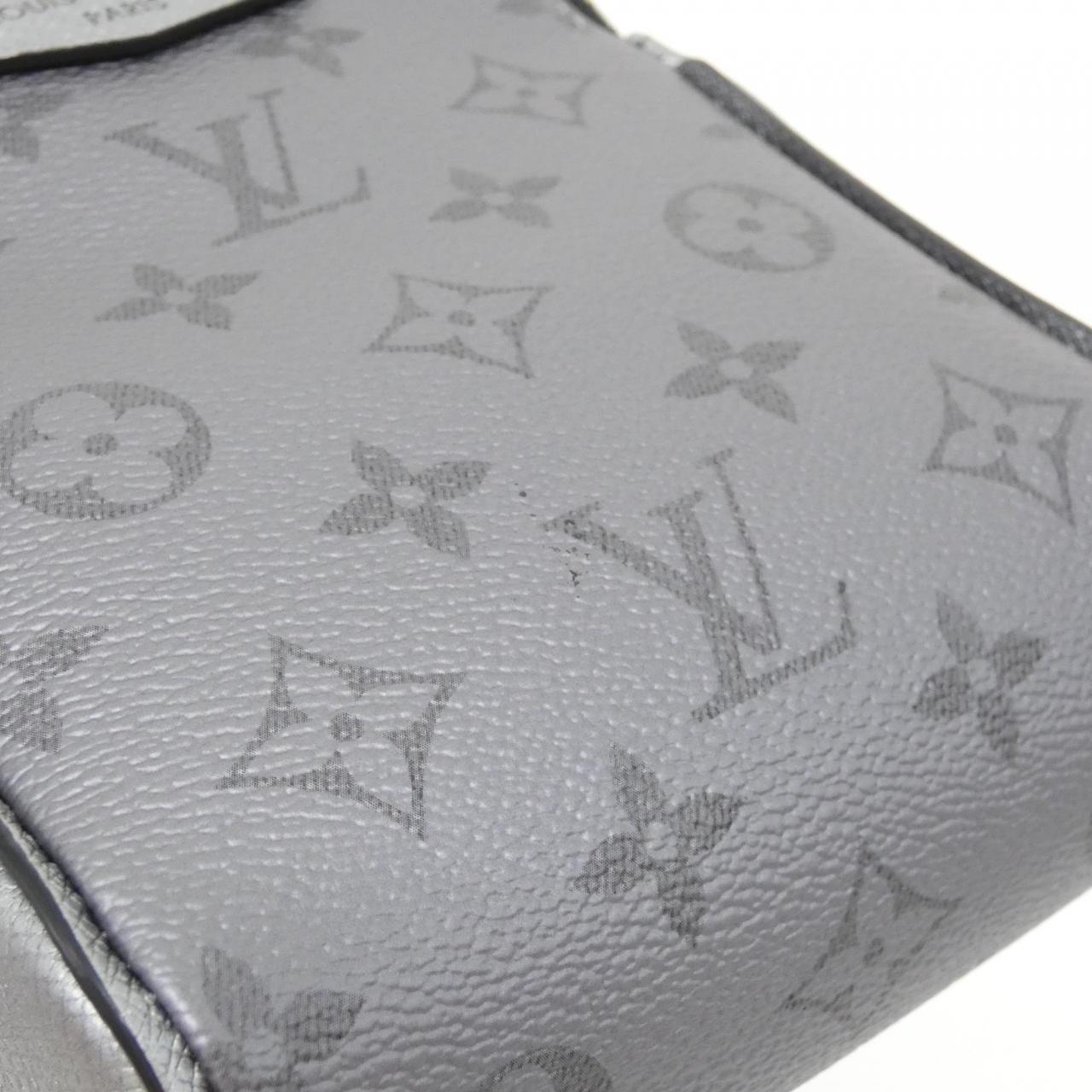 Louis Vuitton Taiga Lama Outdoor Shoulder Bag