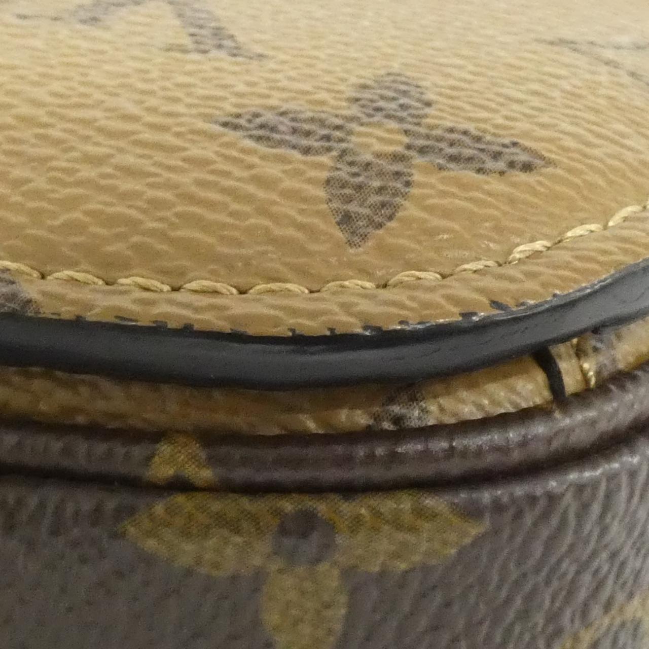 Louis Vuitton Pochette Metis Monogram Shoulder Bag