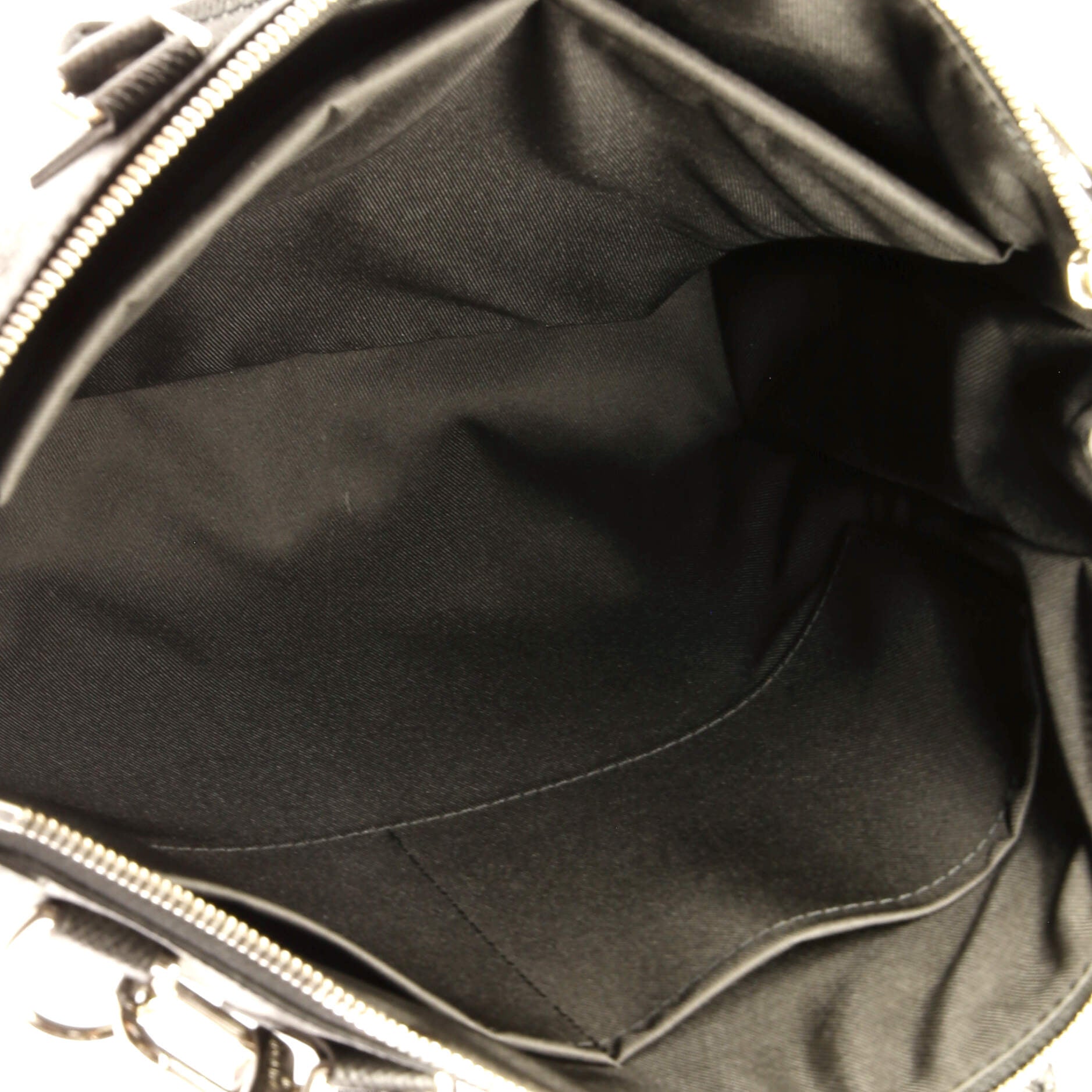 Louis Vuitton Vertical Tote Taiga Leather