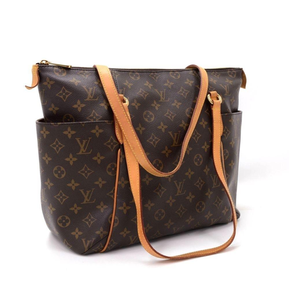 Louis Vuitto Totally MM Monogram Canvas Shoulder Bag