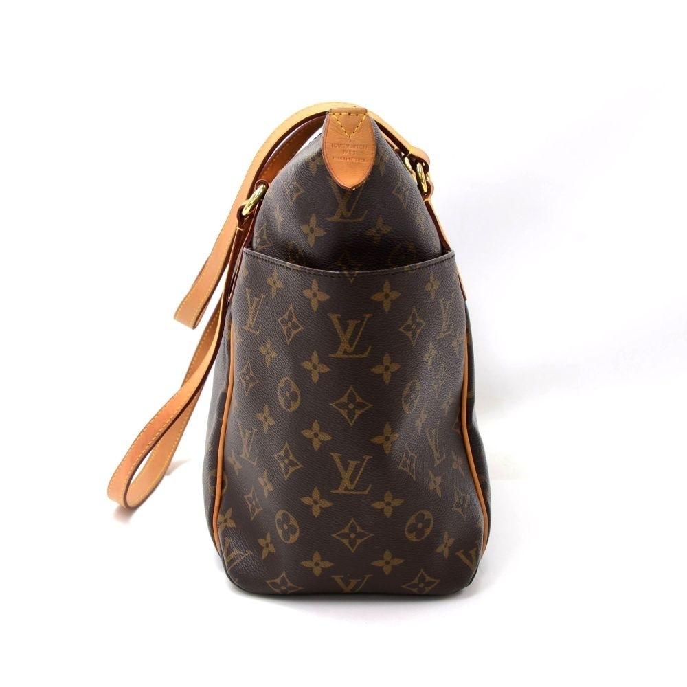 Louis Vuitto Totally MM Monogram Canvas Shoulder Bag