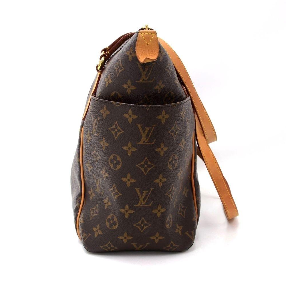 Louis Vuitto Totally MM Monogram Canvas Shoulder Bag