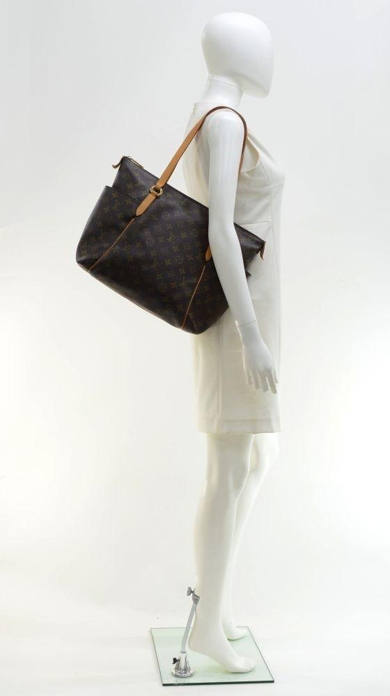 Louis Vuitto Totally MM Monogram Canvas Shoulder Bag