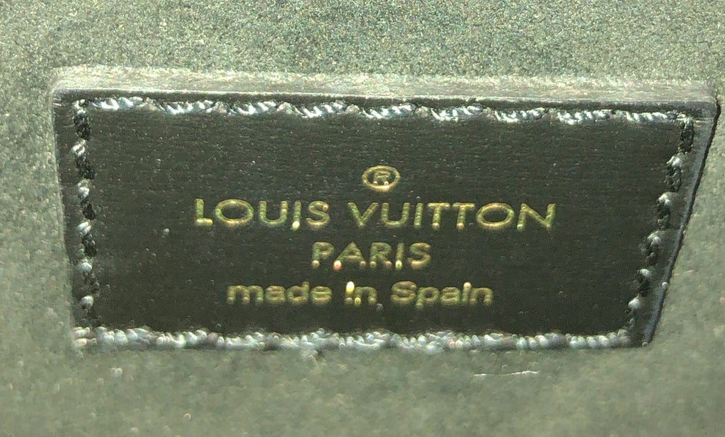 Louis Vuitton Dauphine Shoulder Bag Epi Leather MM