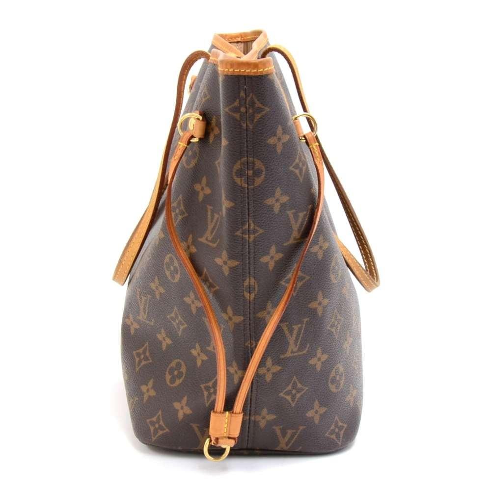 Louis Vuitto Neverfull MM Monogram Canvas Shoulder Bag