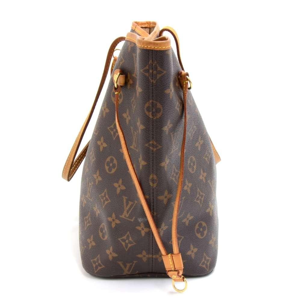 Louis Vuitto Neverfull MM Monogram Canvas Shoulder Bag