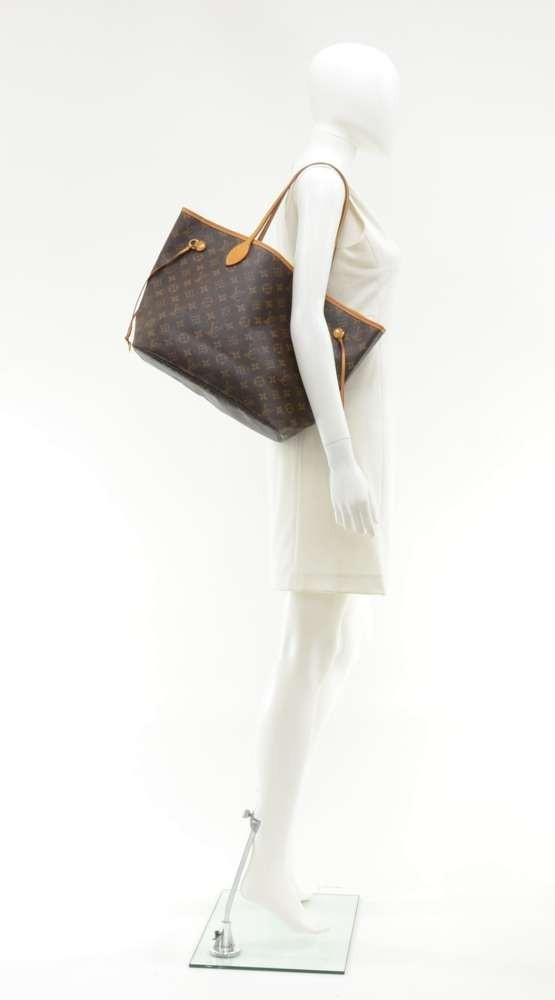 Louis Vuitto Neverfull MM Monogram Canvas Shoulder Bag