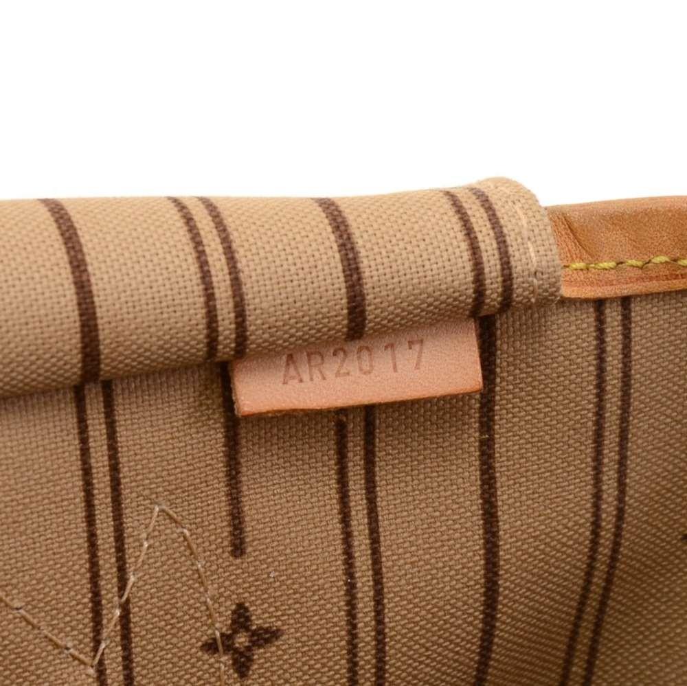 Louis Vuitto Neverfull MM Monogram Canvas Shoulder Bag
