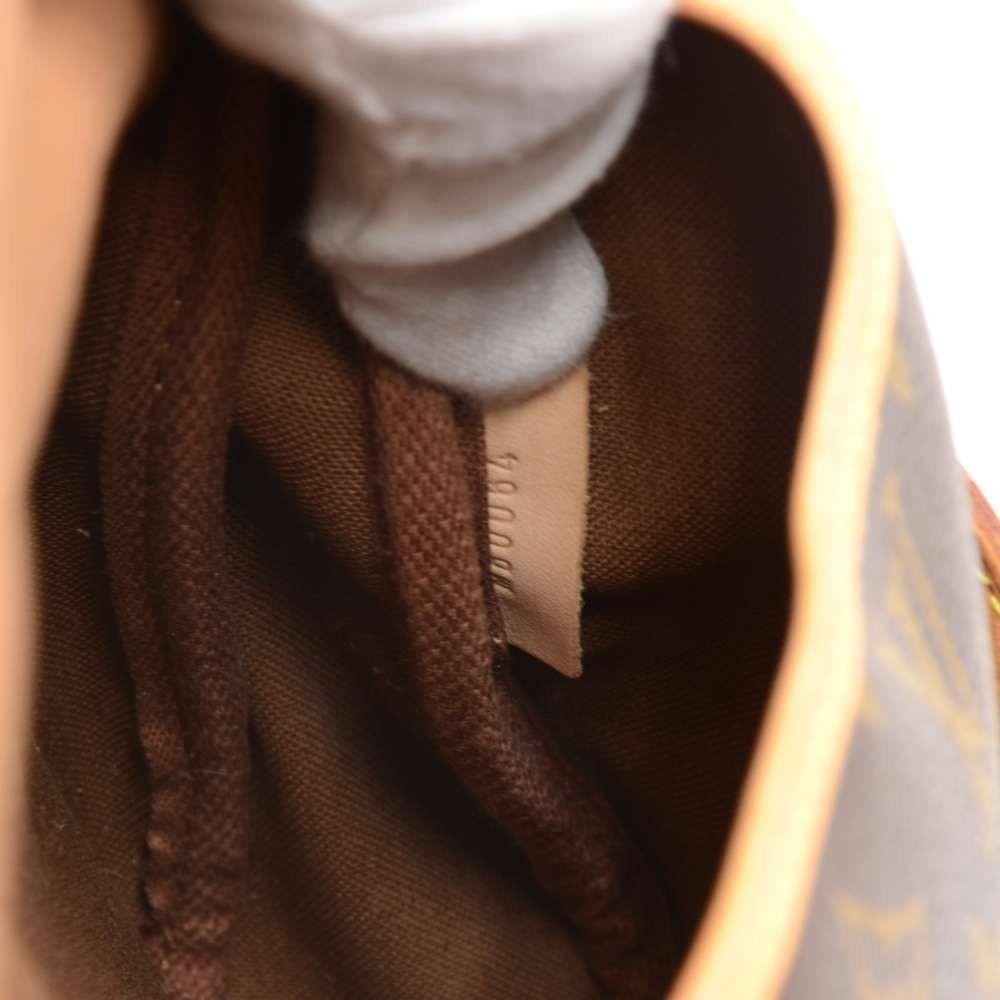 Louis Vuitto Saumur 30 Monogram Canvas Shoulder Bag