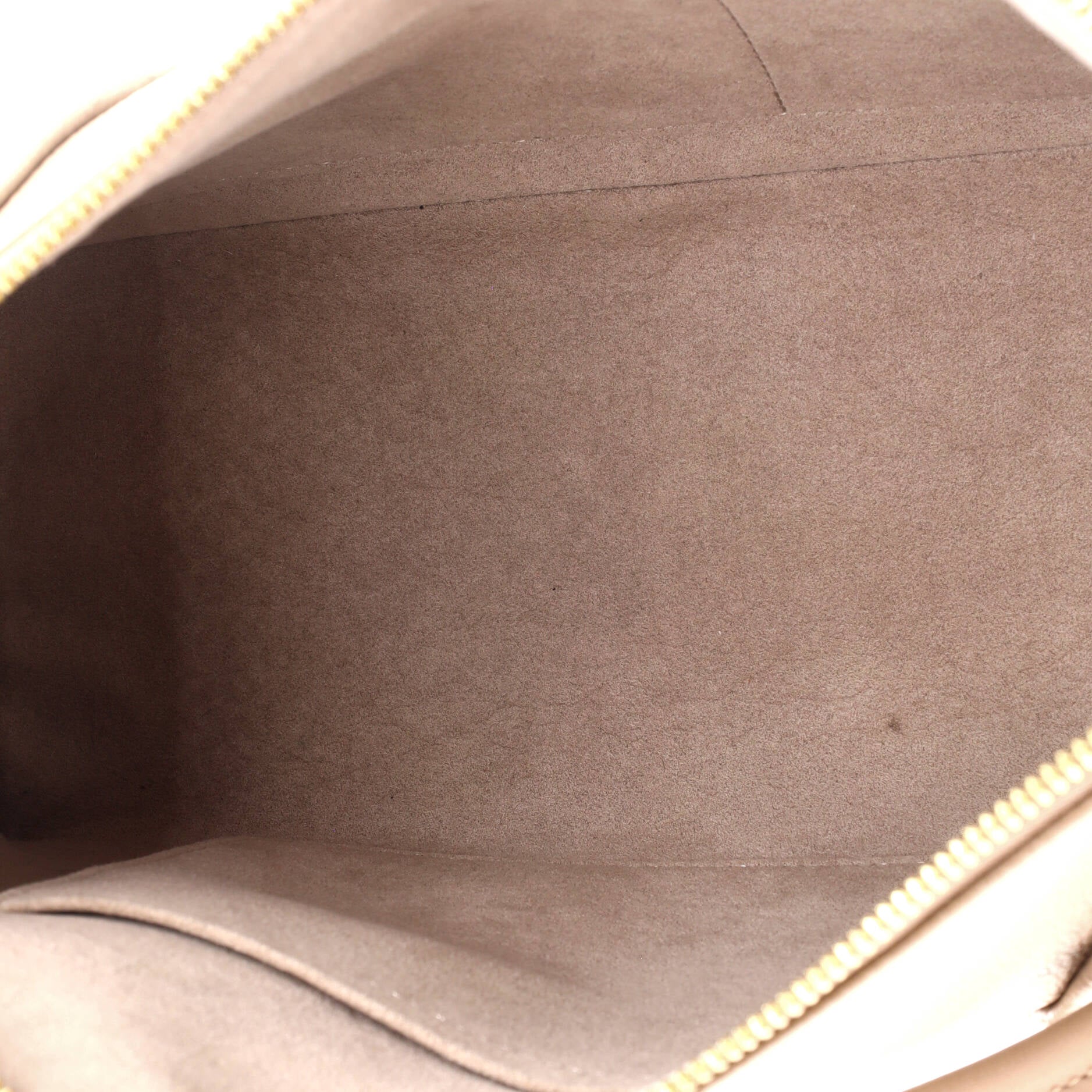 Louis Vuitton V Tote Monogram Empreinte Leather MM
