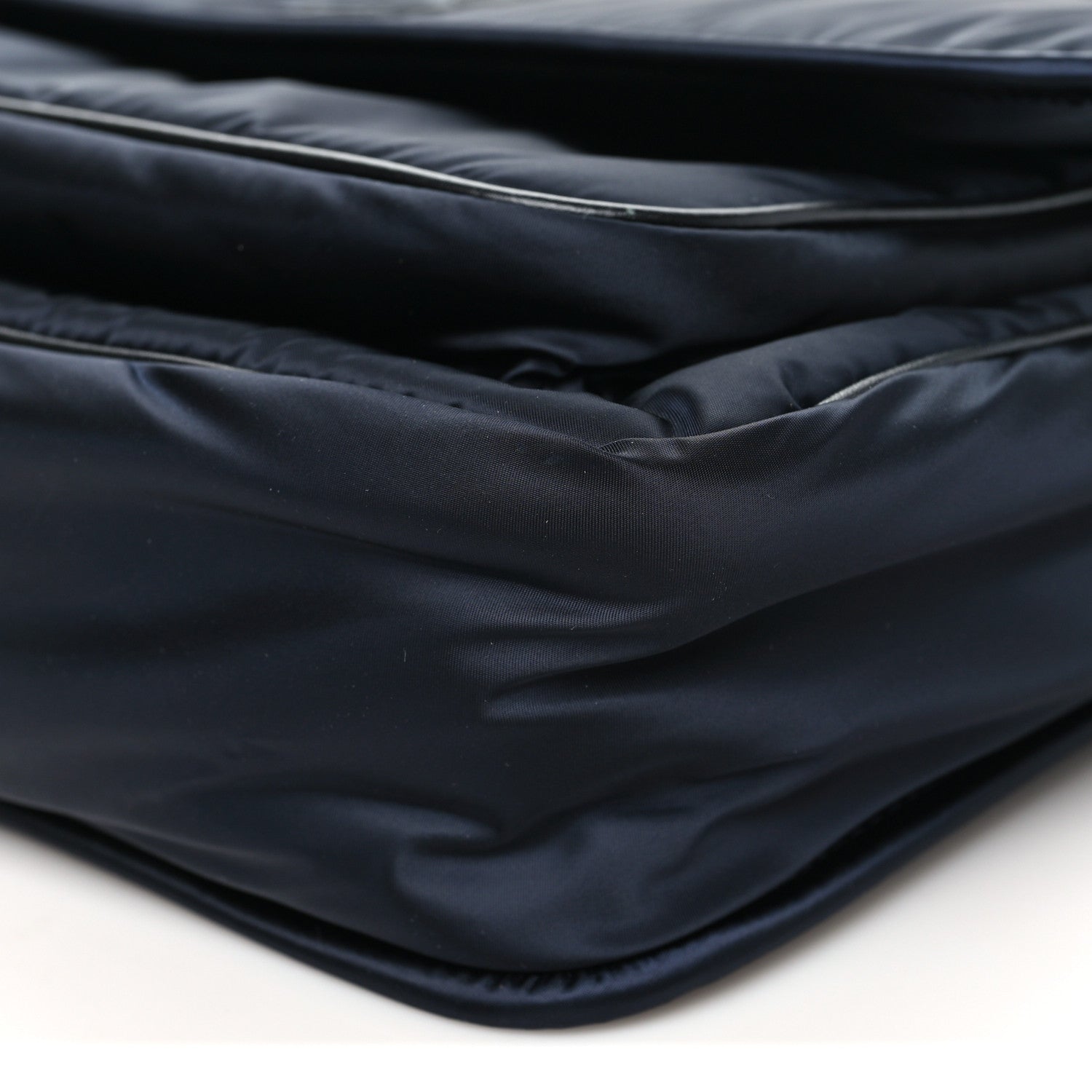 Econyl Nylon Niki Messenger Black