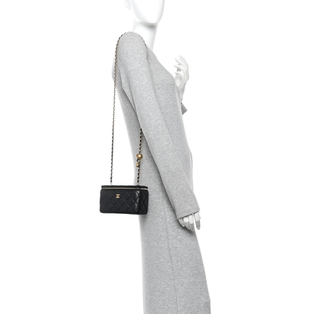 Lambskin Quilted Pearl Crush Small Vanity Case With Chain Black