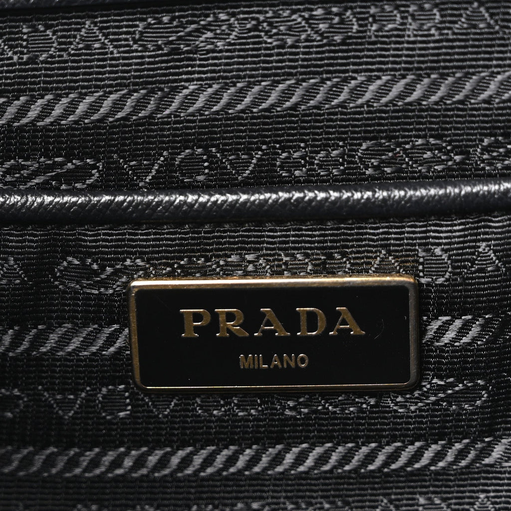 Saffiano Medium Galleria Double Zip Tote Black