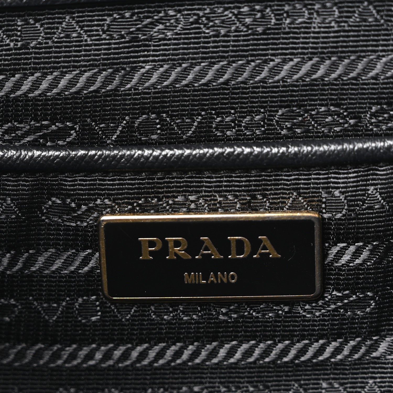 Saffiano Medium Galleria Double Zip Tote Black