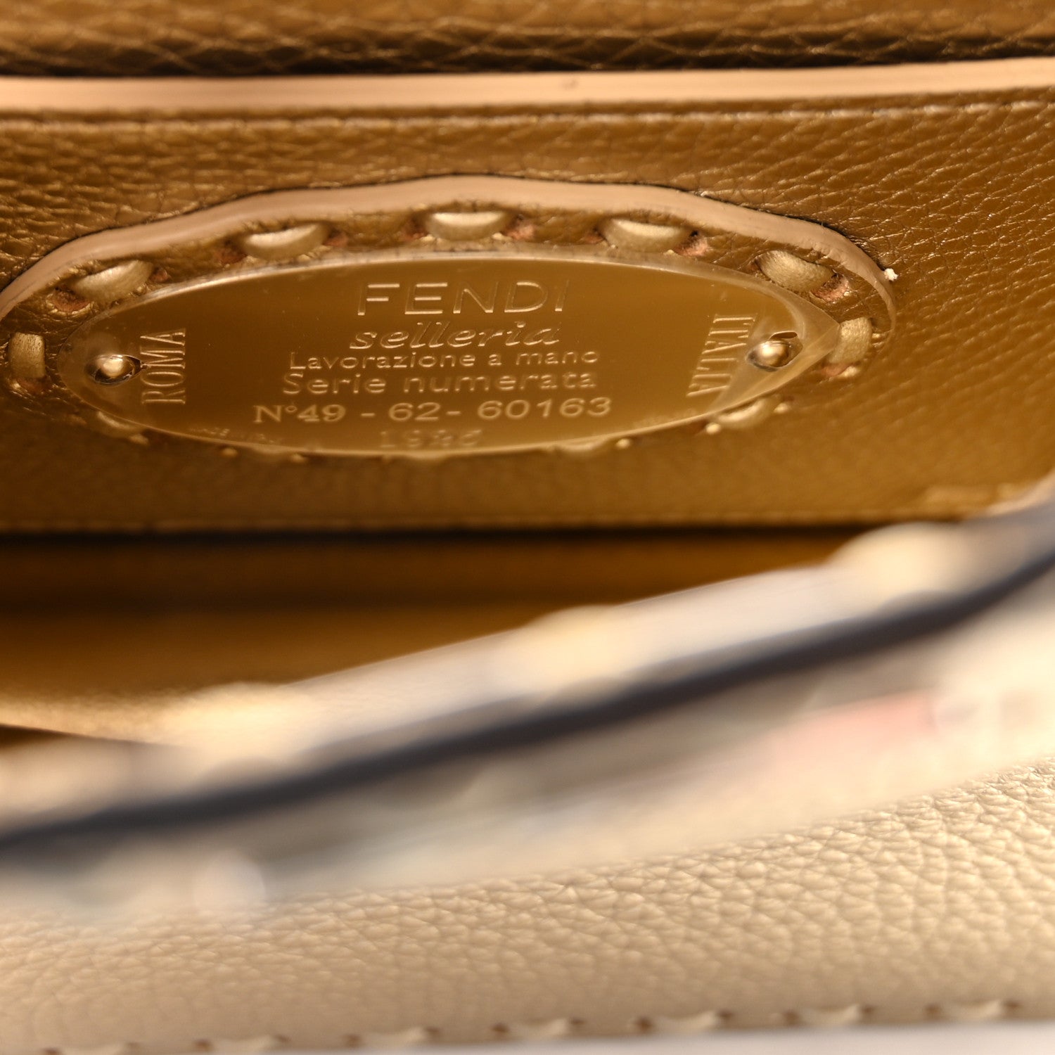 Metallic Cuoio Roma Sellerissima Nappa Sintetica Tape Stitch Petite Peekaboo I SEE U Iconic Satchel Platino