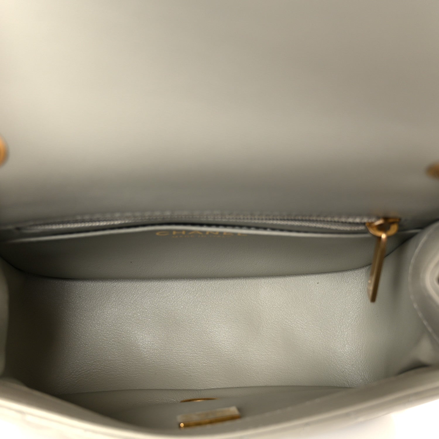 Lambskin Quilted Mini Pearl Crush Flap Light Grey