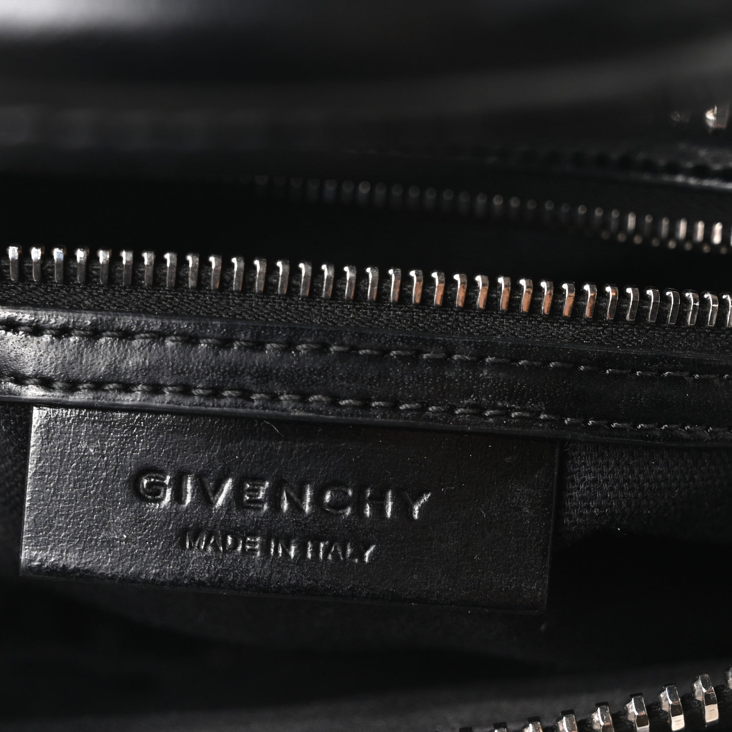 Shiny Lord Calfskin Small Antigona Black