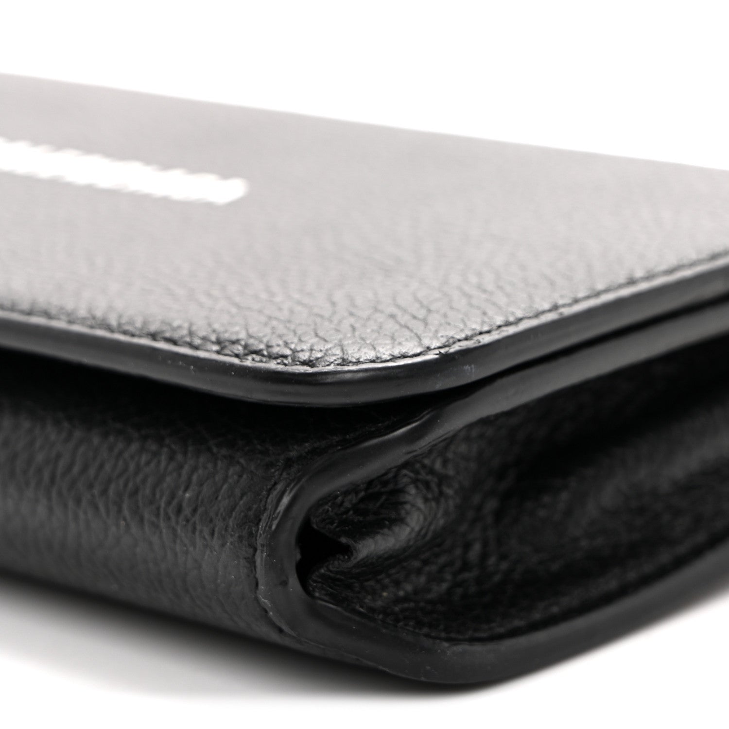 Grained Calfskin Logo Cash Phone Holder Wallet On Chain Black White