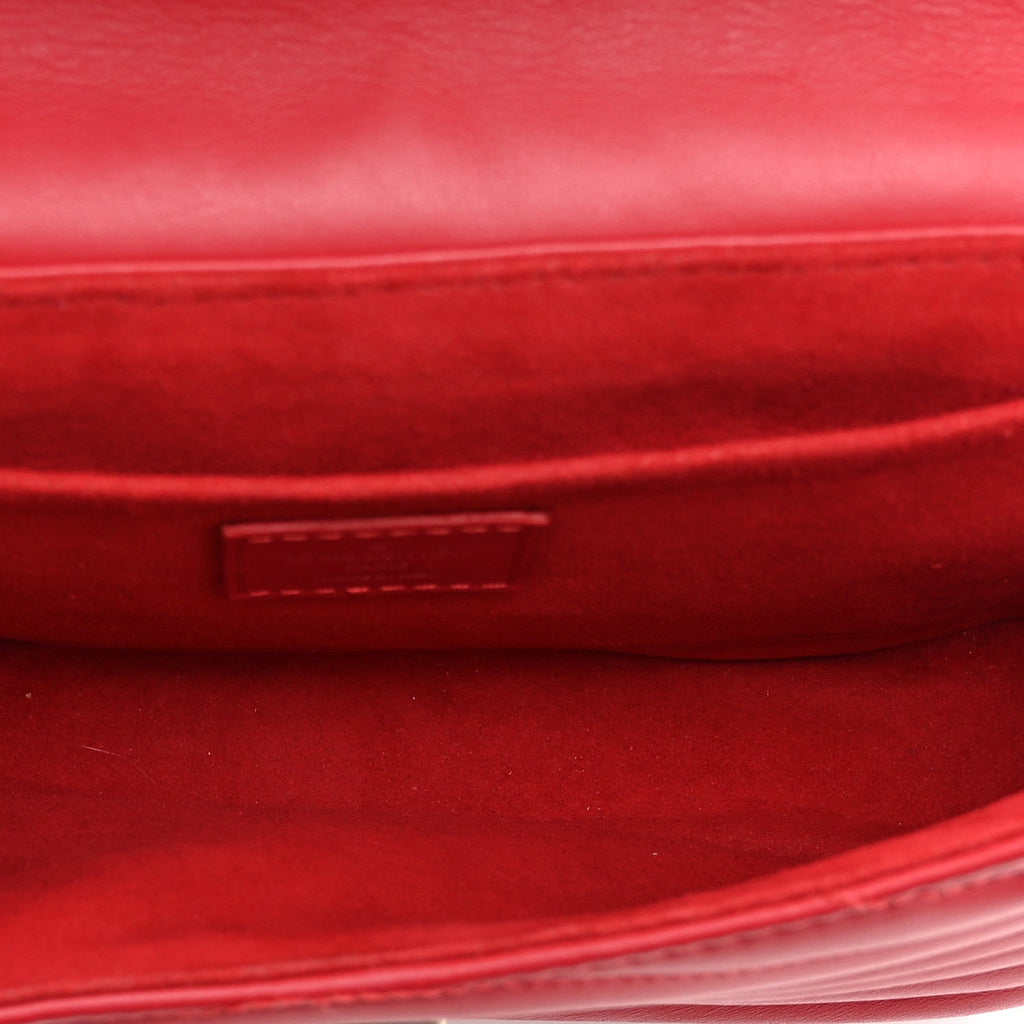 Calfskin New Wave Chain MM Ecarlate