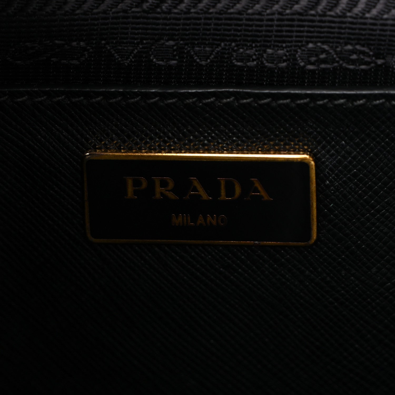 Saffiano Medium Galleria Double Zip Tote Black