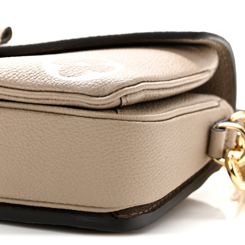 Empreinte Monogram Giant Pochette Metis East West Tourterelle Creme