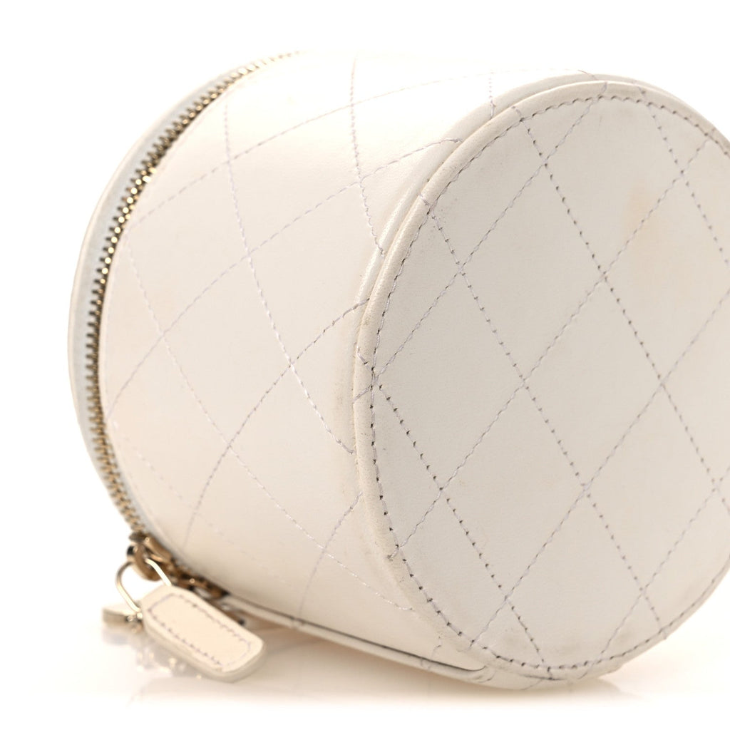 Lambskin Quilted Round Small Vanity Case With Chain White Black