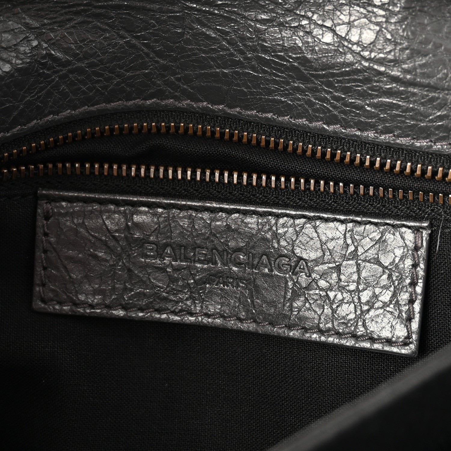 Agneau Classic Hardware Envelope Strap Clutch Gris Fossile
