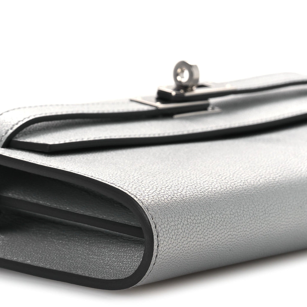 Metallic Chevre Chamkilight Kelly Wallet To Go Argent