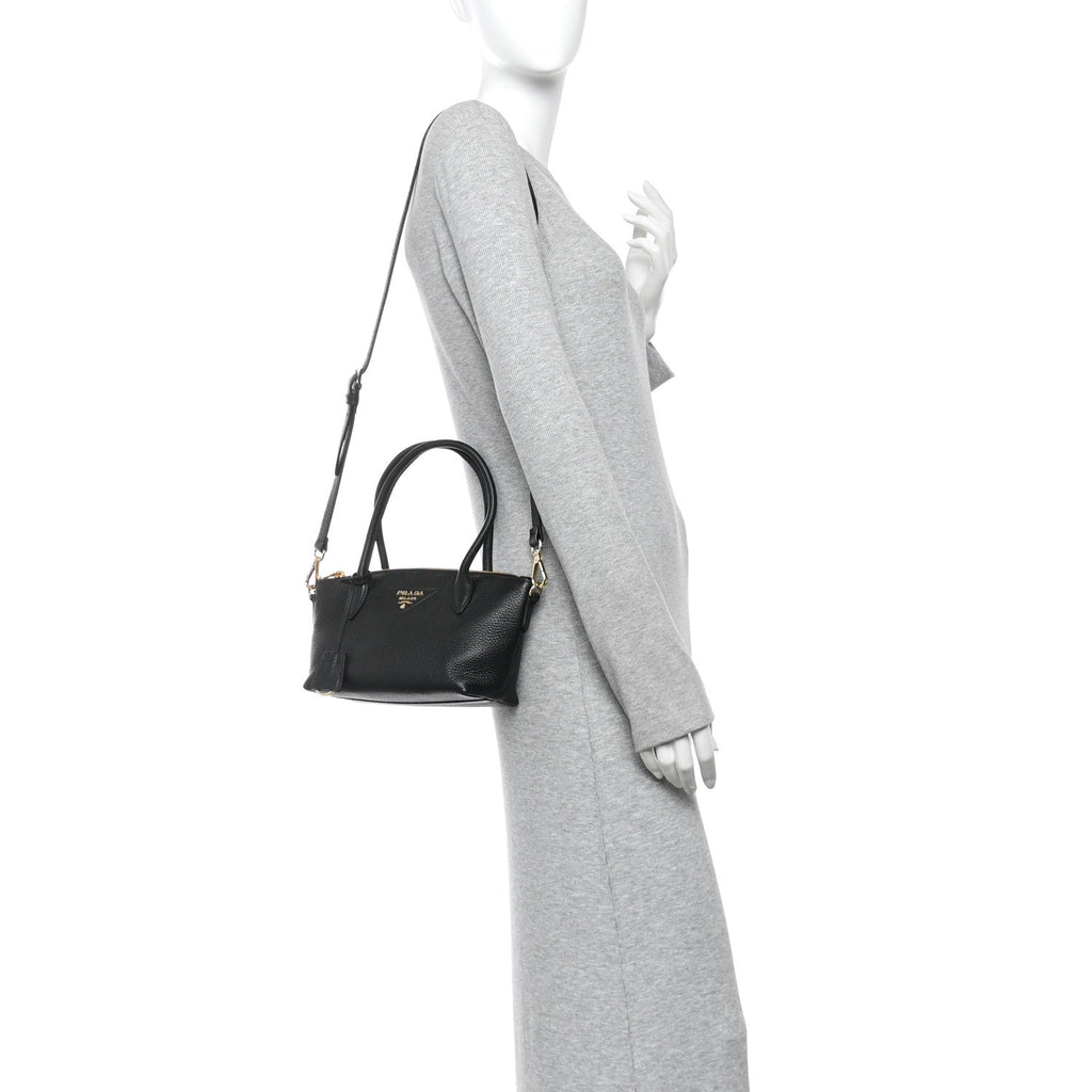 Vitello Daino Small Tote Black